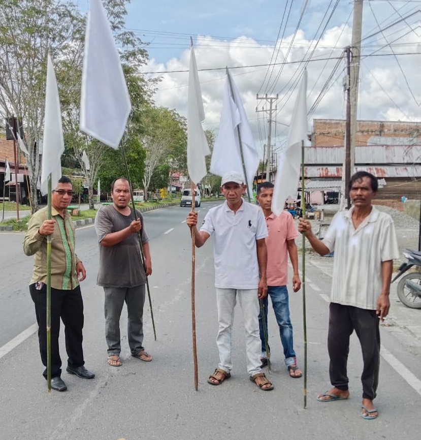 Bentuk protes, Warga Nagan Raya Kibarkan Bendera Putih Bentuk protes, Warga Nagan Raya Kibarkan Bendera Putih