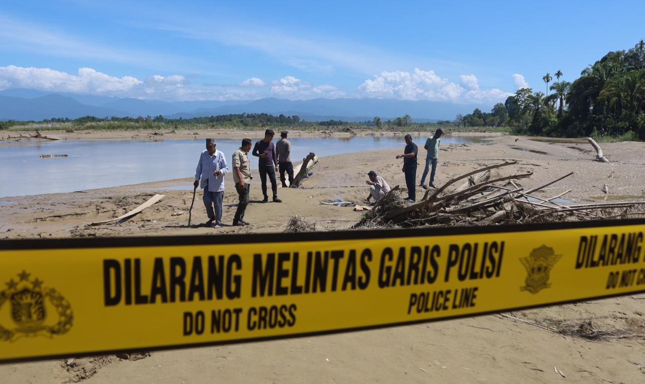 Fenomena Aneh Paska Banjir, Gelembung Gas Keluar Dari Tanah Hebohkan Warga Nagan Raya