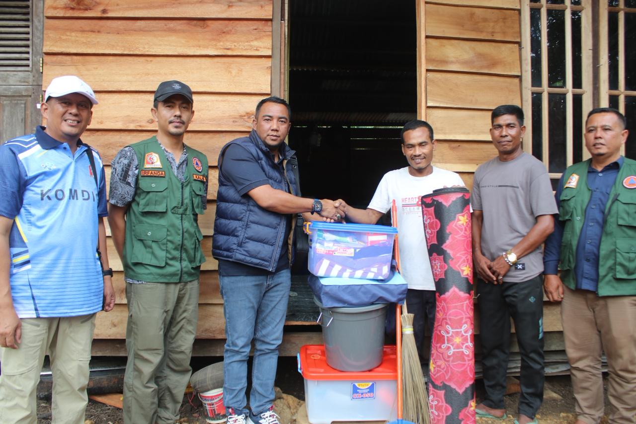Raja Sayang Tinjau Progres Huntara dan Serahkan Bantuan Meugang bagi Warga Terdampak