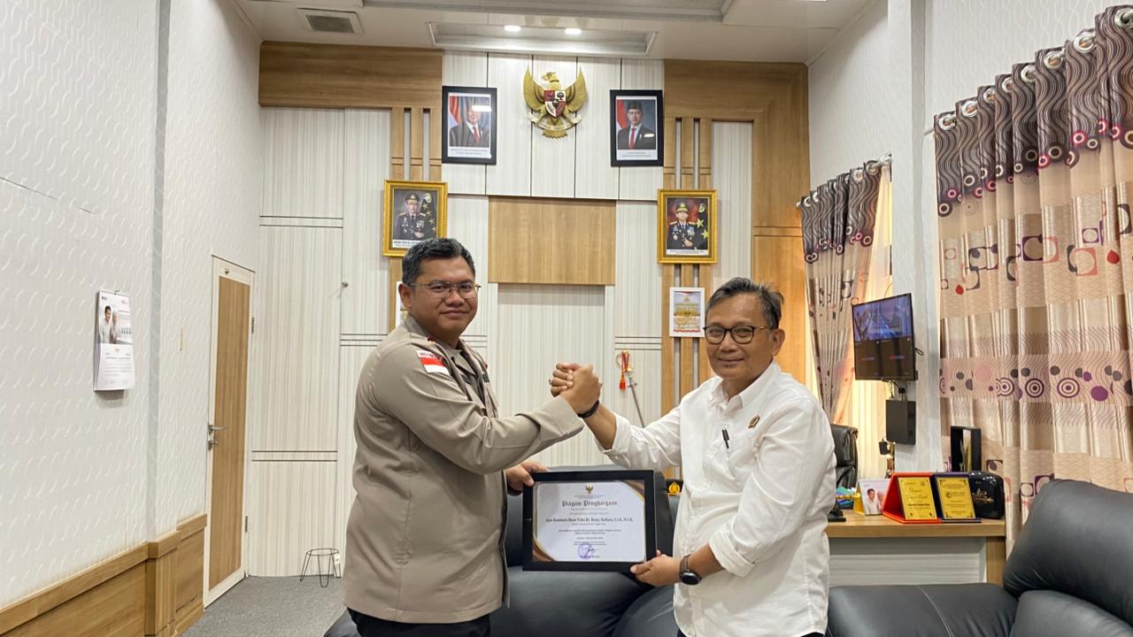 BPN Nagan Raya Serahkan Piagam Penghargaan Untuk Polres Nagan Raya, Ini Yang Dilakukan BPN Nagan Raya Serahkan Piagam Penghargaan Untuk Polres Nagan Raya, Ini Yang Dilakukan