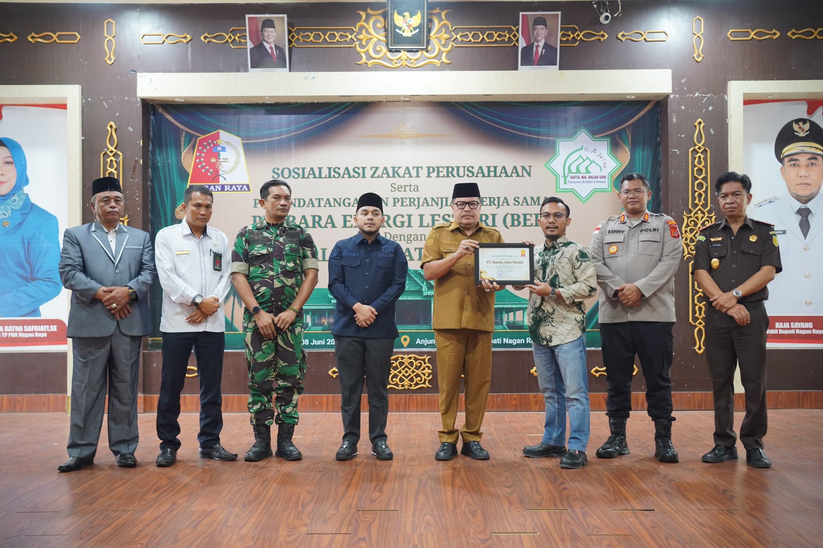 Taat Bayar Zakat, PT Beurata Subur Persada Raih Penghargaan dari Baitul Mal Nagan Raya Taat Bayar Zakat, PT Beurata Subur Persada Raih Penghargaan dari Baitul Mal Nagan Raya