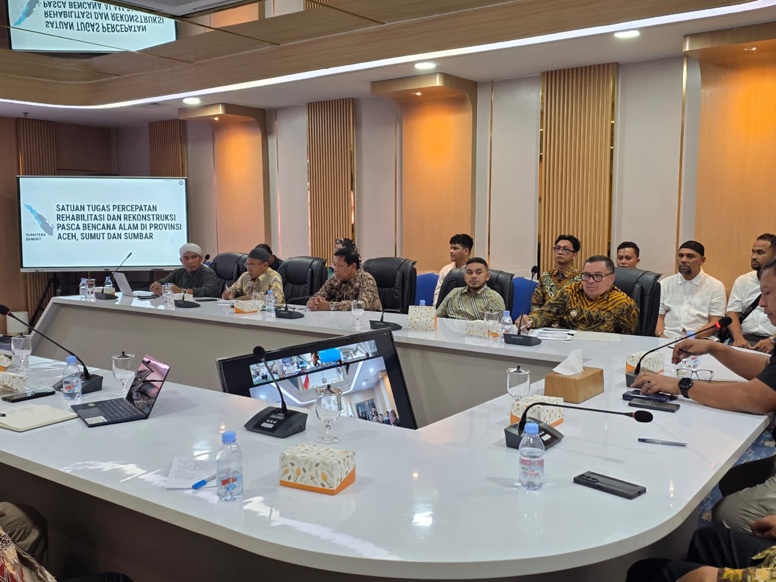 Ketua DPRK dan Bupati Hadiri Rapat Satgas Percepatan Rehabilitasi dan Rekonstruksi Paska Bencana Ketua DPRK dan Bupati Hadiri Rapat Satgas Percepatan Rehabilitasi dan Rekonstruksi Paska Bencana