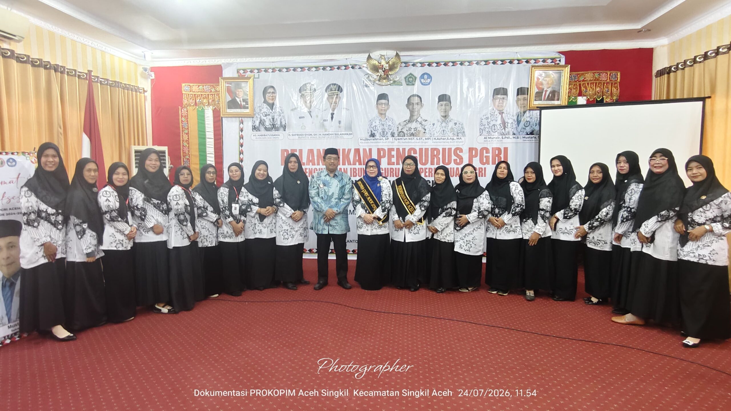Safriadi Oyon Minta PGRI Jadi Motor Transformasi Pendidikan di Aceh Singkil Safriadi Oyon Minta PGRI Jadi Motor Transformasi Pendidikan di Aceh Singkil