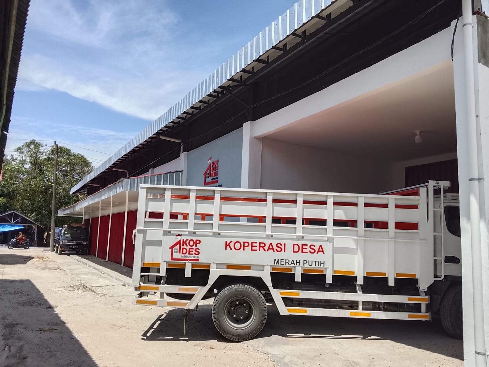 Dapat Mobil Operasional, KDMP Gosong Telaga Timur Menuju Fase Implementasi Dapat Mobil Operasional, KDMP Gosong Telaga Timur Menuju Fase Implementasi