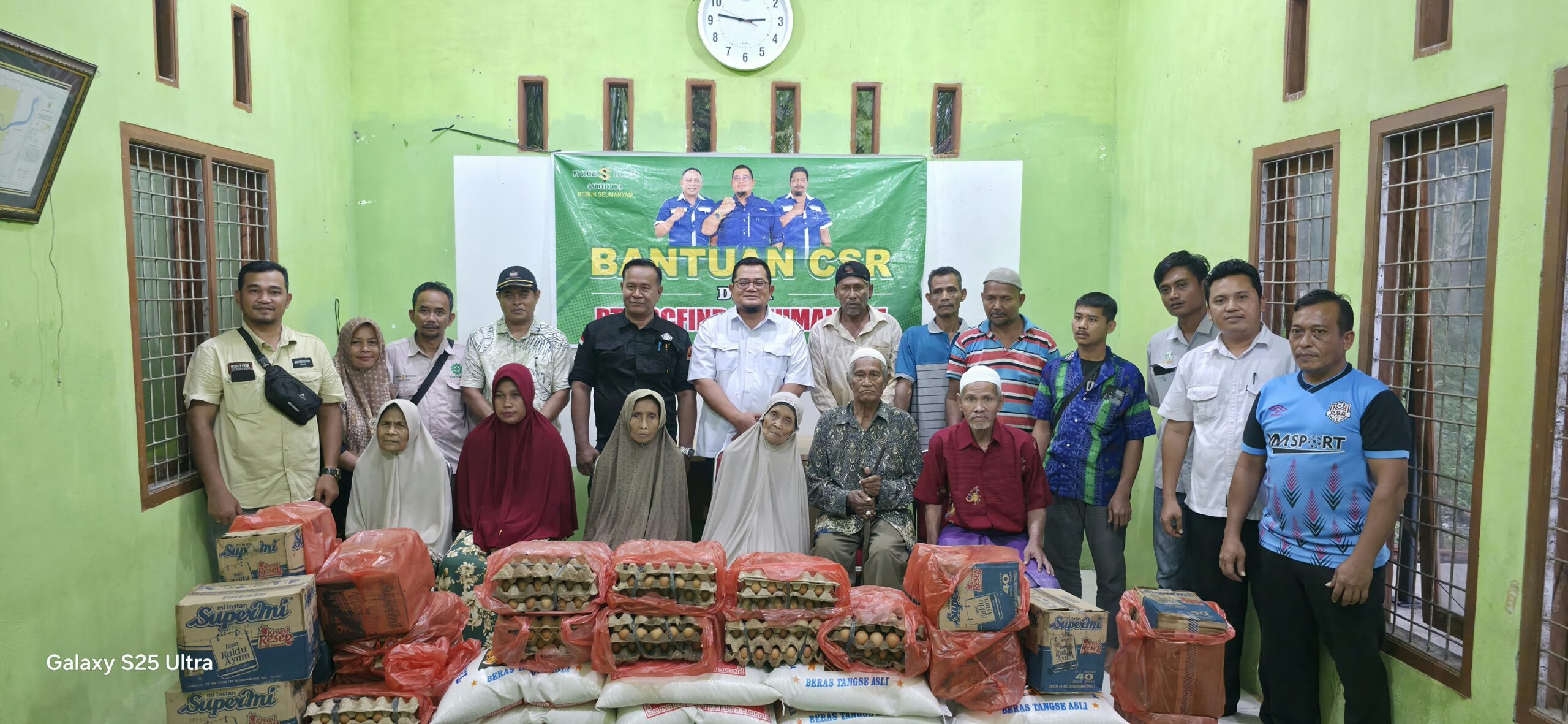 PT Socfindo Seumanyam Salurkan Bantuan Sembako untuk 15 Penyandang Disabilitas PT Socfindo Seumanyam Salurkan Bantuan Sembako untuk 15 Penyandang Disabilitas